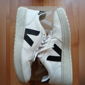 Veja Shoes Campo Sneaker (Women) Chrome-free leather and contrast logo details